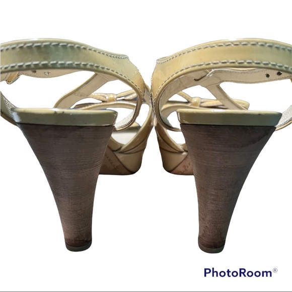 Prada heels, size 37.5 for US size its size 7, comfortable and look amazing on - Picture 3 of 5